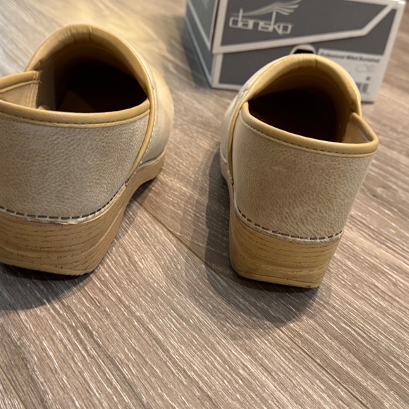 Dansko - Sand Milled Professional Clogs - size 41 - like new! - Picture 5 of 14